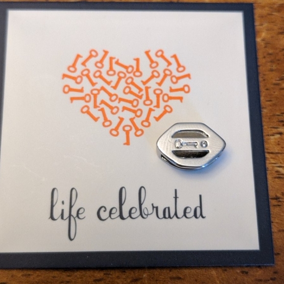 Keep collective football charm - Picture 4 of 4